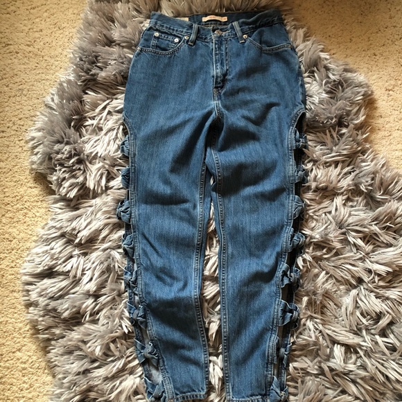 levi's high rise mom jeans